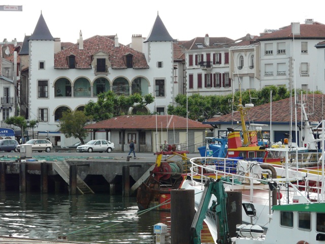 La fachada sur vista desde el puerto