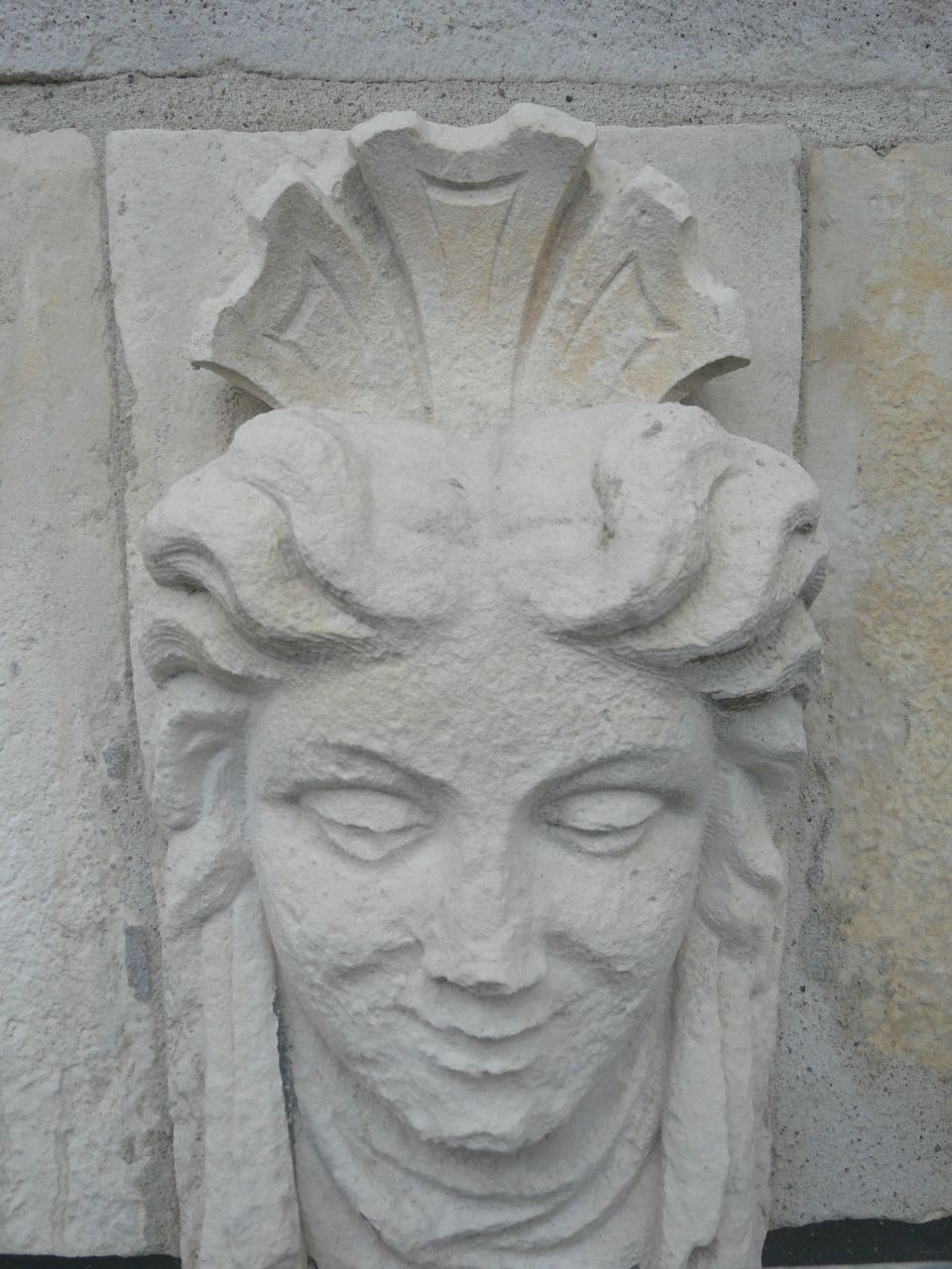 Rostro de mujer restaurado